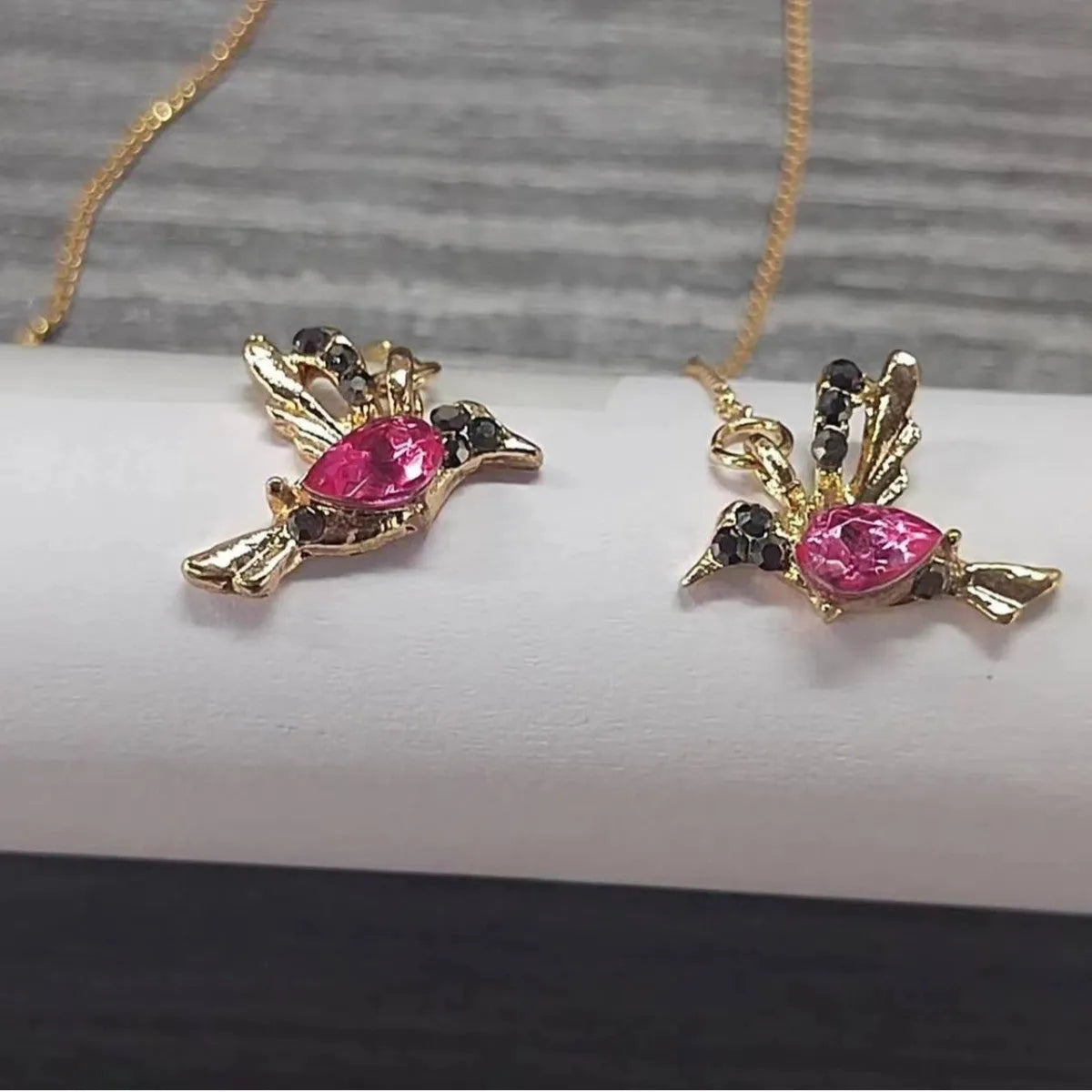 Bird hanging earrings with mixed zirconium wings in blue, red, and red lvzuan colour options