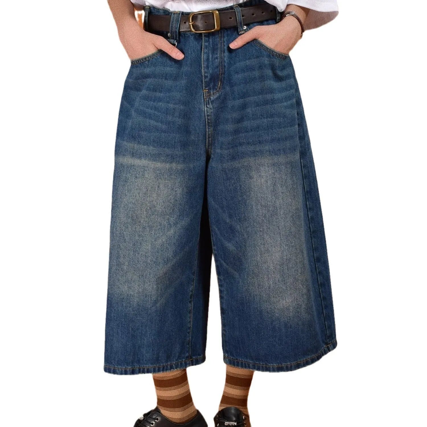 Men's loose straight denim shorts in blue colour showing five-part pants length design