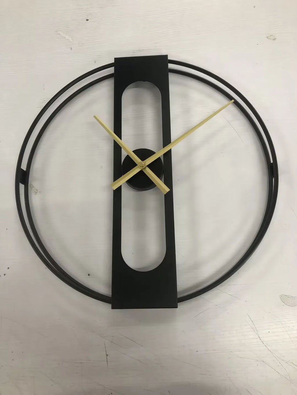 Round metal wall clock with 50cm diameter in black or gold finish