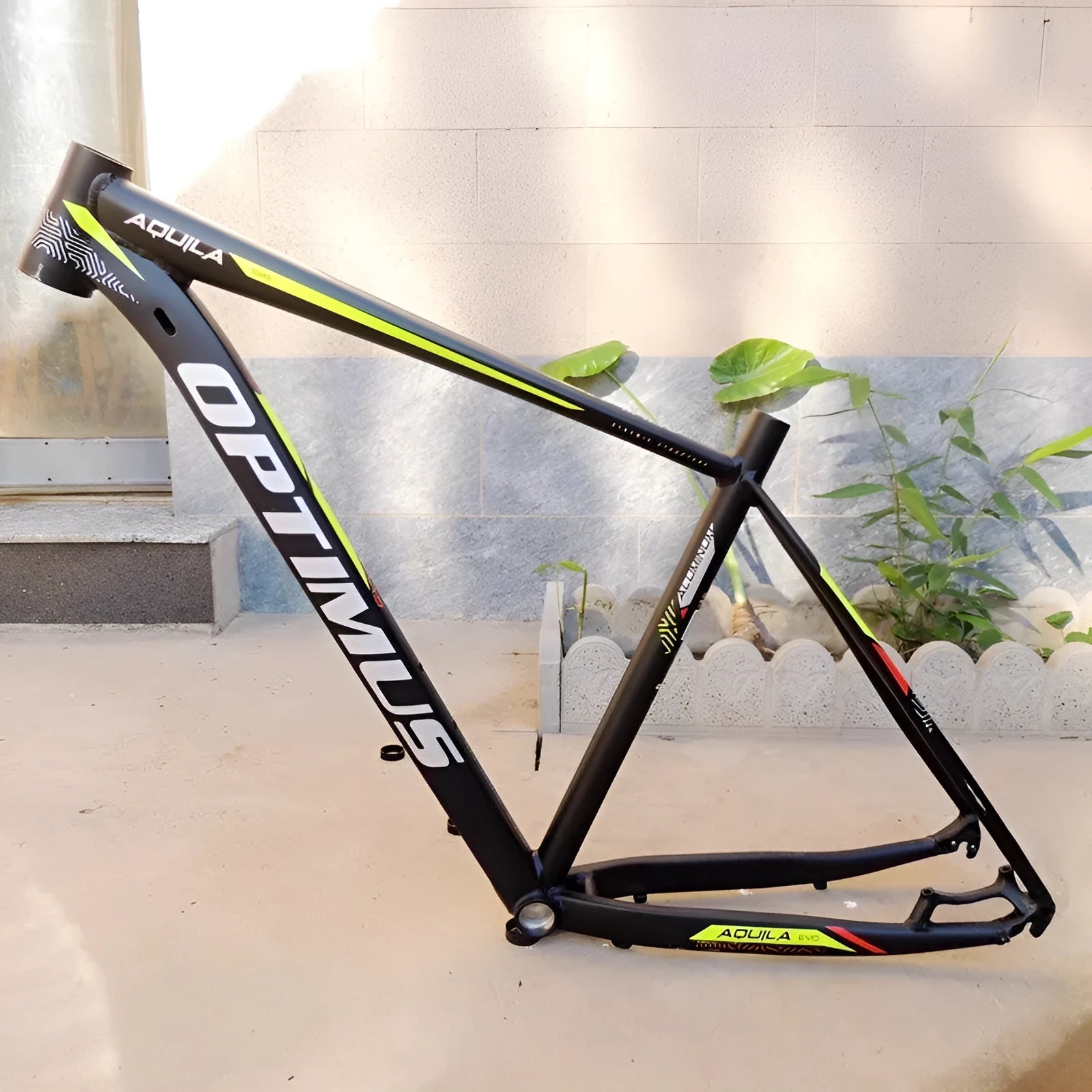 Black green aluminium alloy mountain bike frame for 29-inch wheels with inner routing design