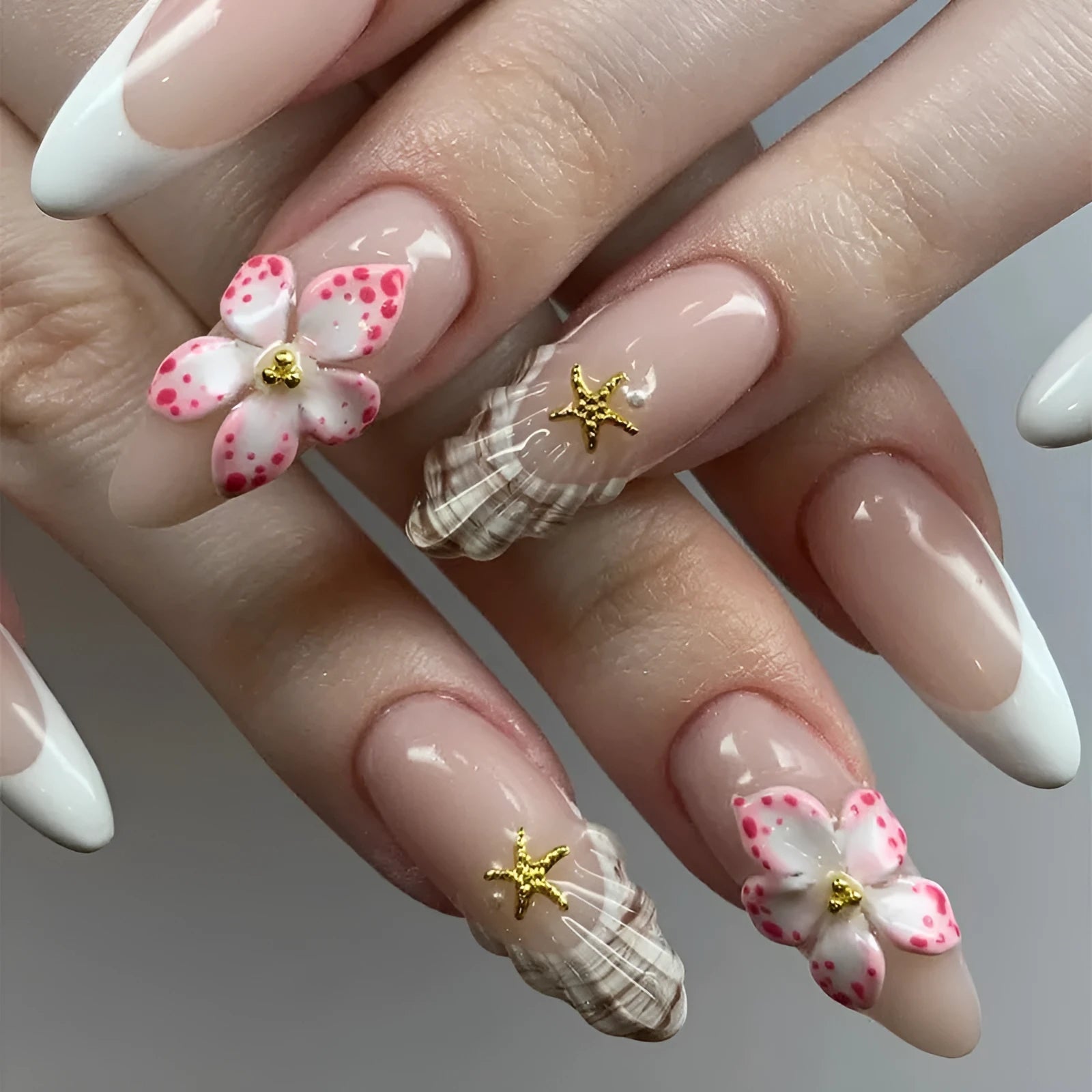 W1764 Simple Flower French style false nails with rock pattern patch on plastic tray.
