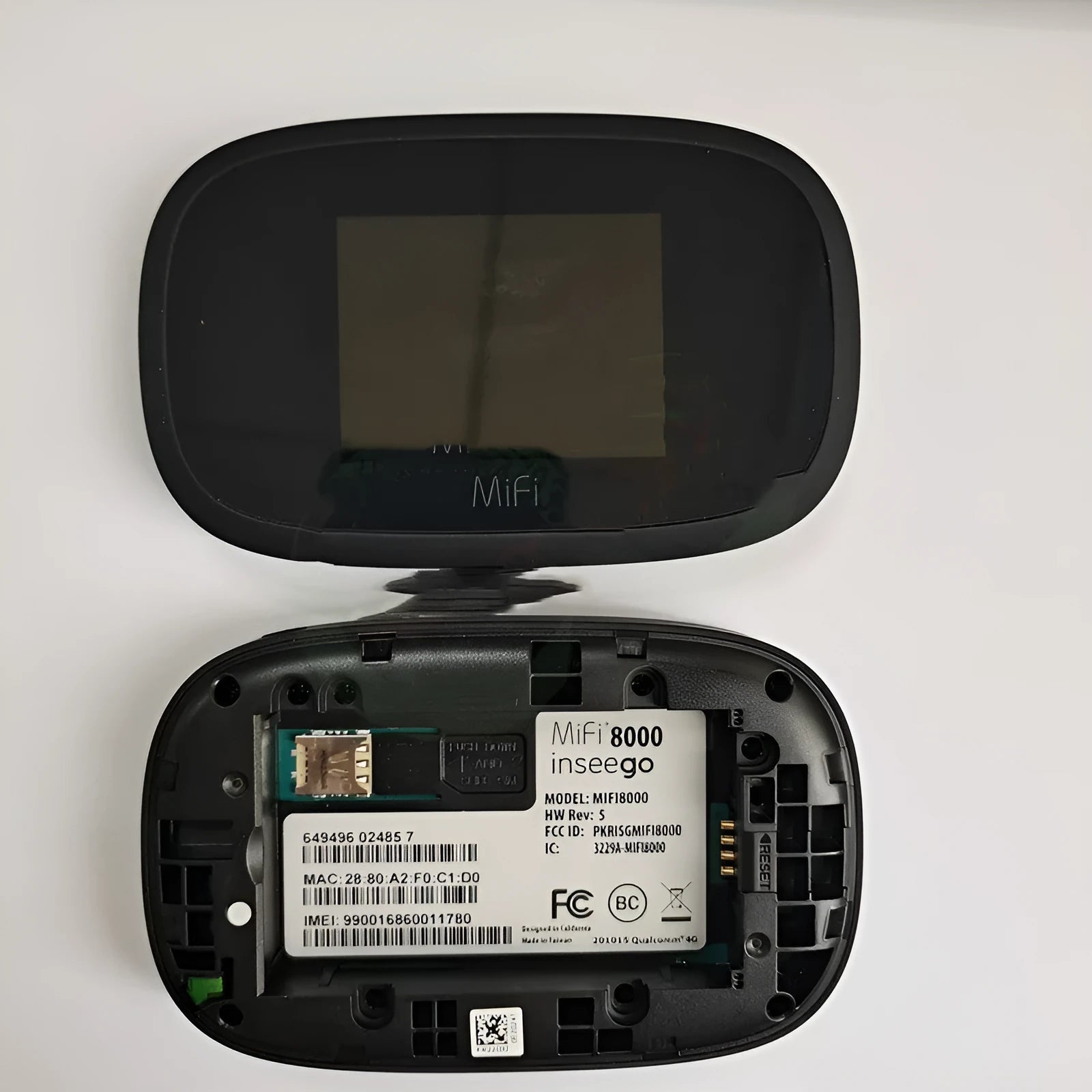 Black MIFI8000 portable 4G wireless router with dual-core processor and 150Mbps speed.