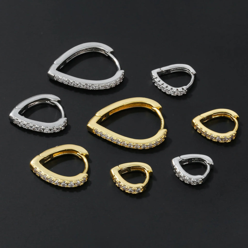 Geometric heart-shaped ear clip in gold and white colours with copper construction and electroplated finish