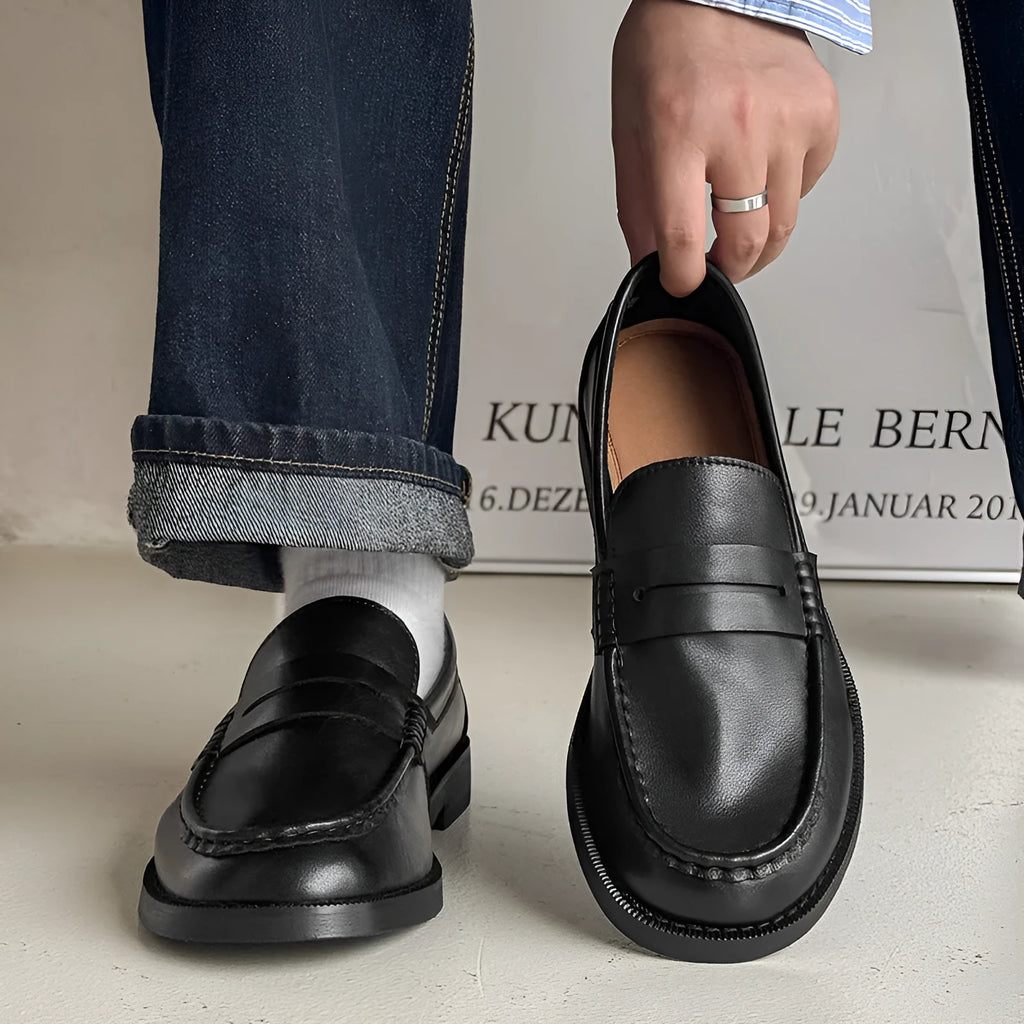 Men's slip-on casual shoes in retro business style available in four colours