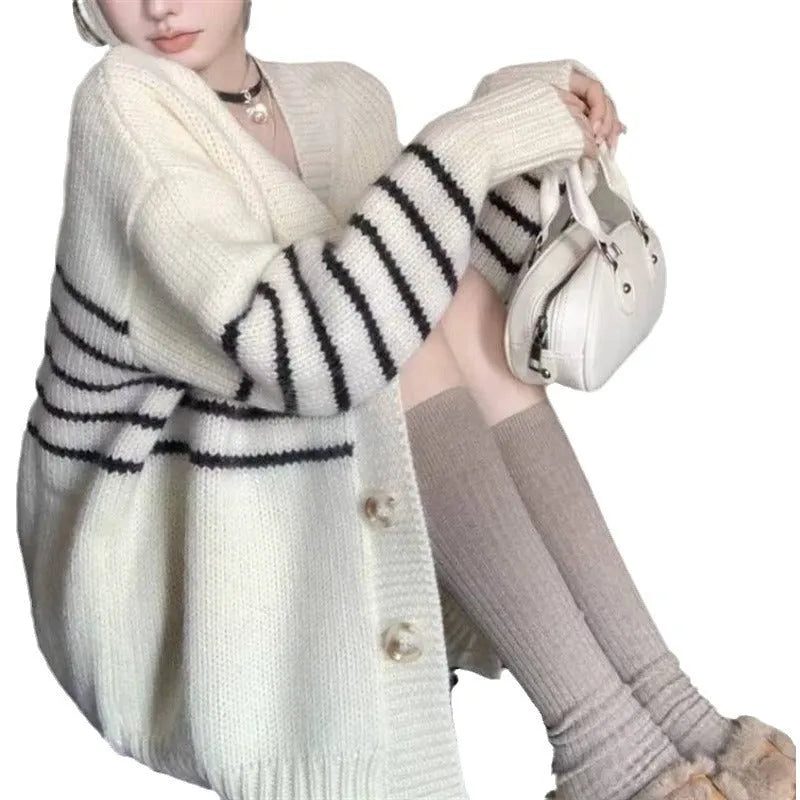Collar button cardigan with 3D effect pattern in picture colour with button front