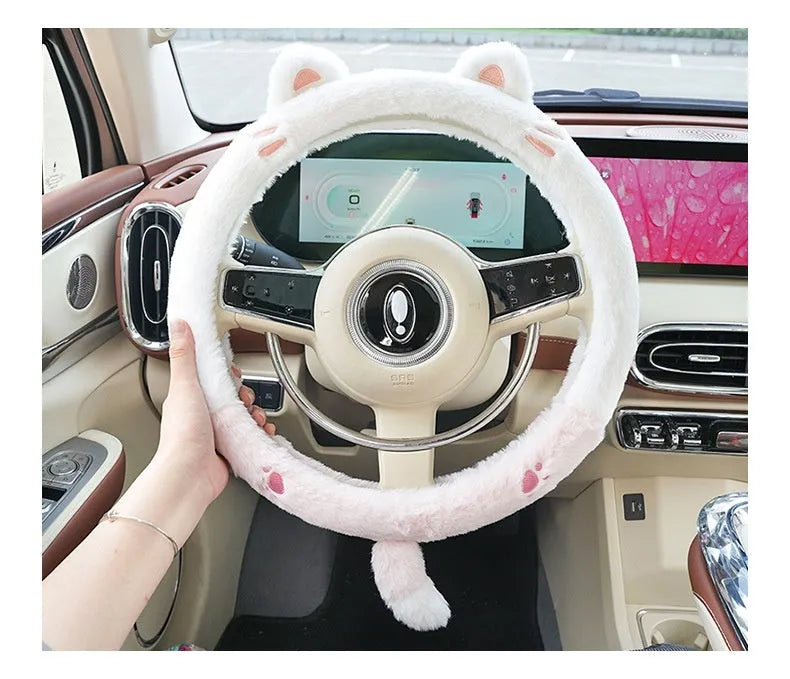 Plush steering wheel cover with animal embroidery in 38cm diameter for winter use