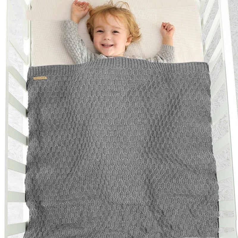 Solid colour infant blanket with three-dimensional lines in 70×90cm size